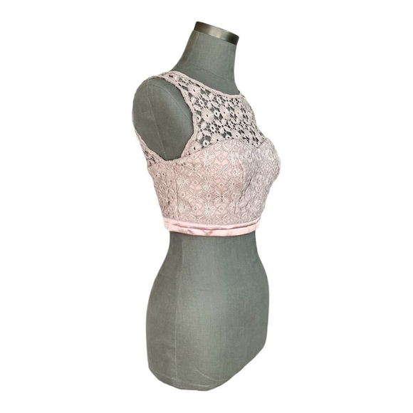 Women Top SEQUIN HEARTS Pink Crochet Lace Bandeau Sequin Sleeveless Cropped Top - Picture 3 of 6